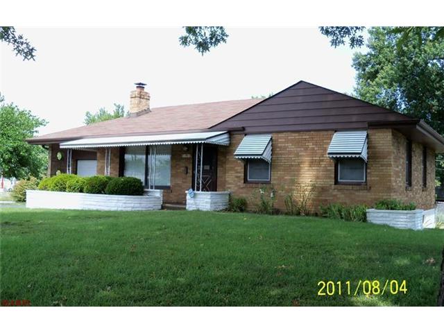 1261 Edgewater Dr, Saint Louis, MO 63137 photo 1