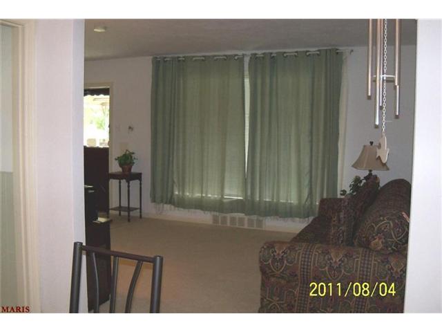 1261 Edgewater Dr, Saint Louis, MO 63137 photo 2