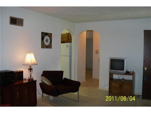 1261 Edgewater Dr, Saint Louis, MO 63137 photo 3