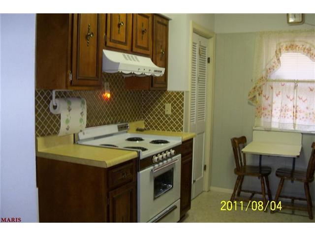 1261 Edgewater Dr, Saint Louis, MO 63137 photo 6