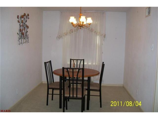 1261 Edgewater Dr, Saint Louis, MO 63137 photo 5