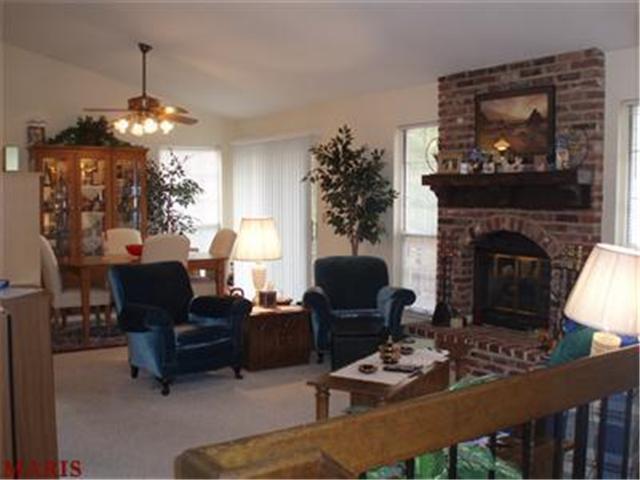 515 Echo Hill Ct, Ballwin, MO 63021 photo 2