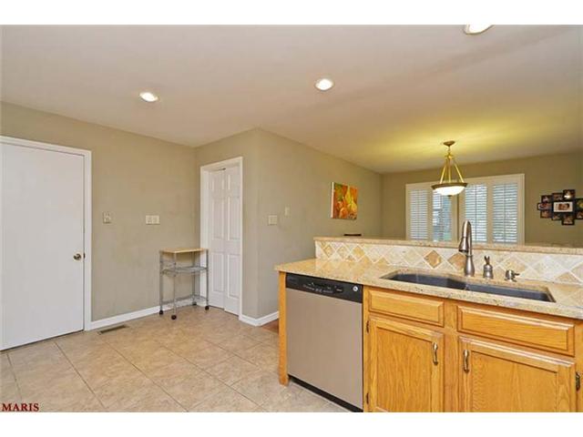738 Ridgeview Circle Ln, Ballwin, MO 63021 photo 8