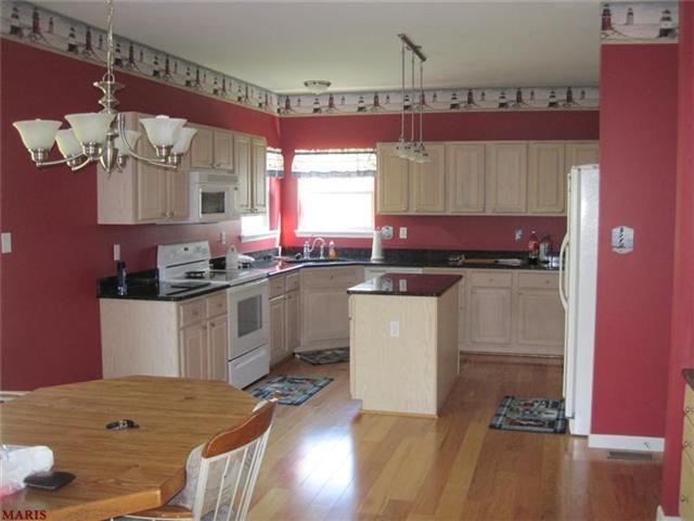 728 Longfellow Cir, O'fallon, MO 63366 photo 2