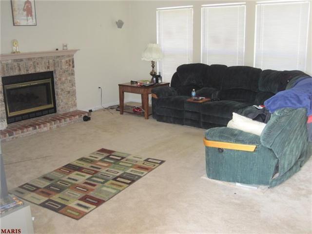 728 Longfellow Cir, O'fallon, MO 63366 photo 11