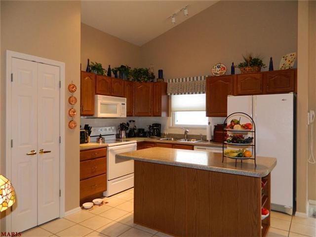 982 Shire Ln, Eureka, MO 63025 photo 3