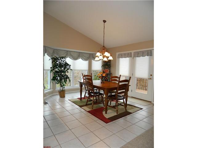 982 Shire Ln, Eureka, MO 63025 photo 6