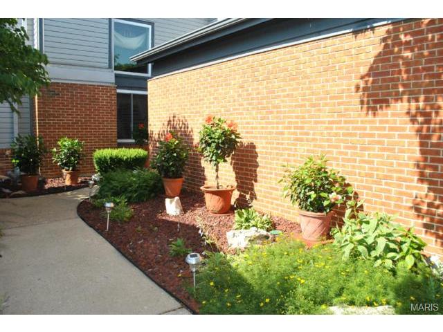 705 Windy Ridge Dr, Ballwin, MO 63021 photo 2