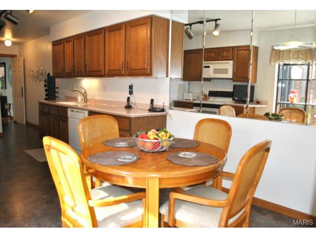 705 Windy Ridge Dr, Ballwin, MO 63021 photo 9