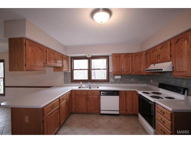 1064 Sheffield Forest Dr, Ballwin, MO 63021 photo 3