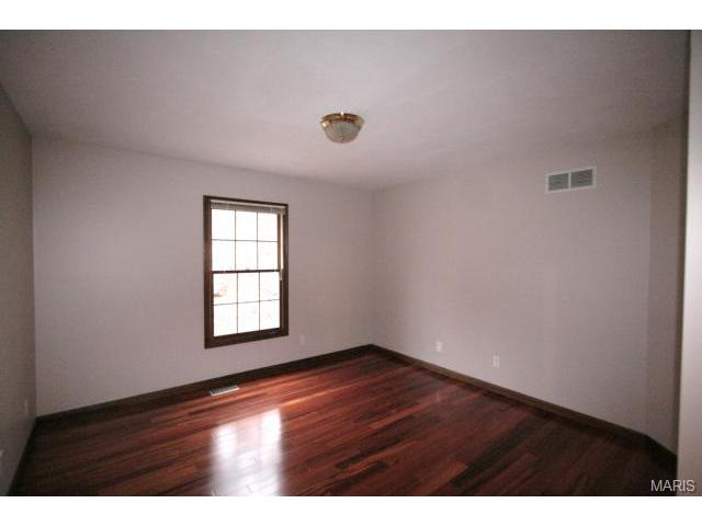 1064 Sheffield Forest Dr, Ballwin, MO 63021 photo 11