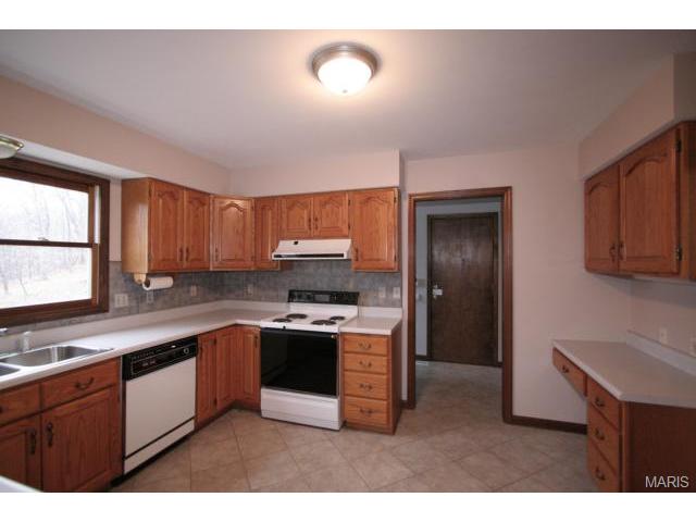 1064 Sheffield Forest Dr, Ballwin, MO 63021 photo 5
