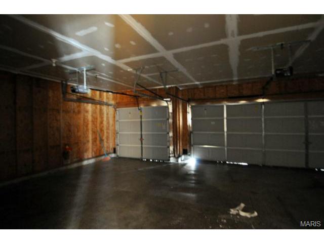 857 Castle Pnes, Ballwin, MO 63021 photo 23