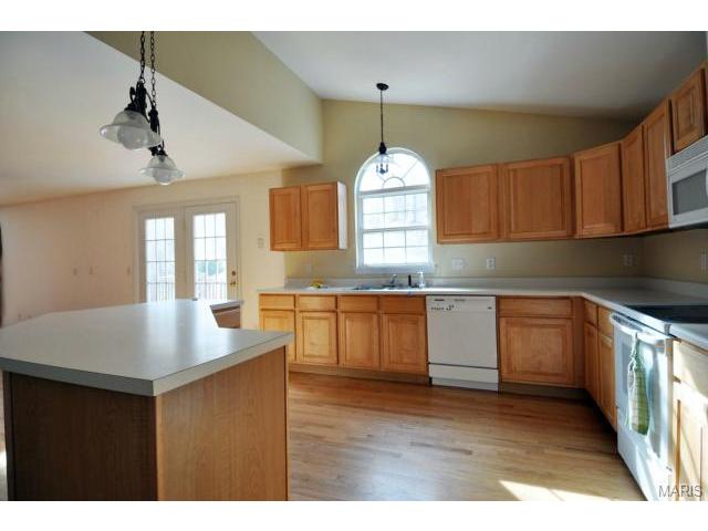 857 Castle Pnes, Ballwin, MO 63021 photo 19