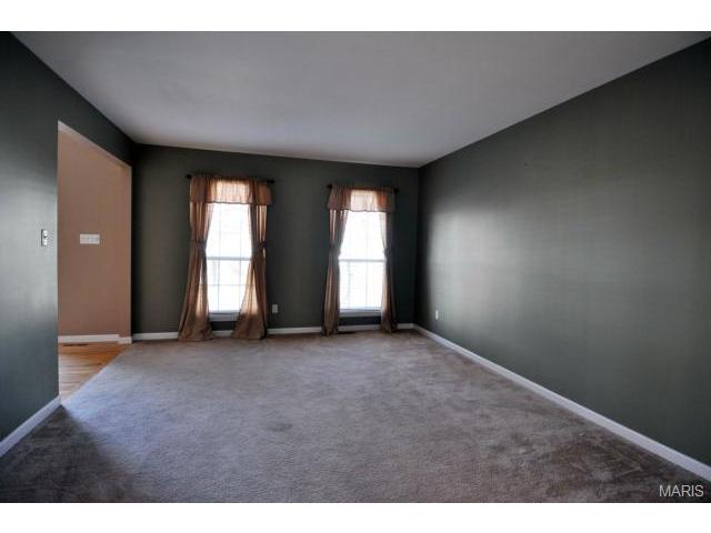 857 Castle Pnes, Ballwin, MO 63021 photo 9