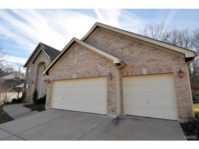 857 Castle Pnes, Ballwin, MO 63021 photo 3