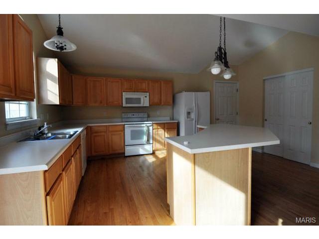 857 Castle Pnes, Ballwin, MO 63021 photo 20