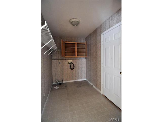 857 Castle Pnes, Ballwin, MO 63021 photo 22