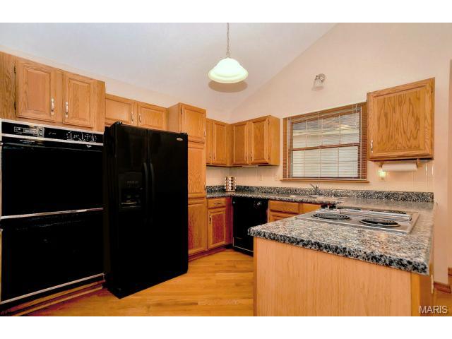 619 Valley Point Ln, Ballwin, MO 63021 photo 9