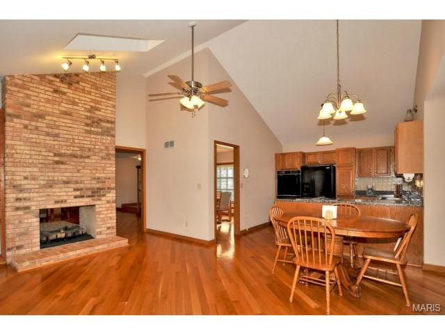 619 Valley Point Ln, Ballwin, MO 63021 photo 2