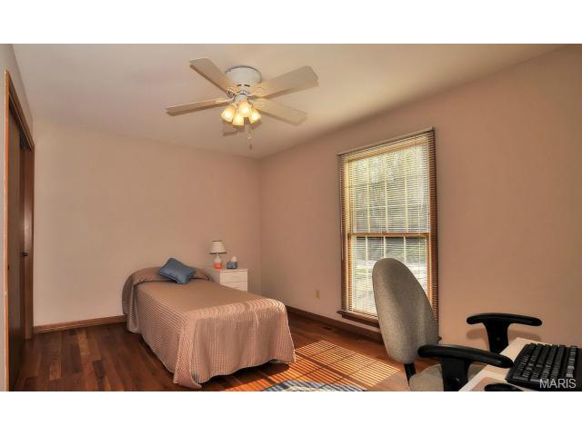 619 Valley Point Ln, Ballwin, MO 63021 photo 13