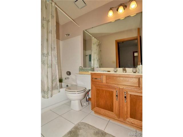 619 Valley Point Ln, Ballwin, MO 63021 photo 15