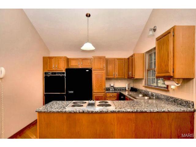619 Valley Point Ln, Ballwin, MO 63021 photo 10