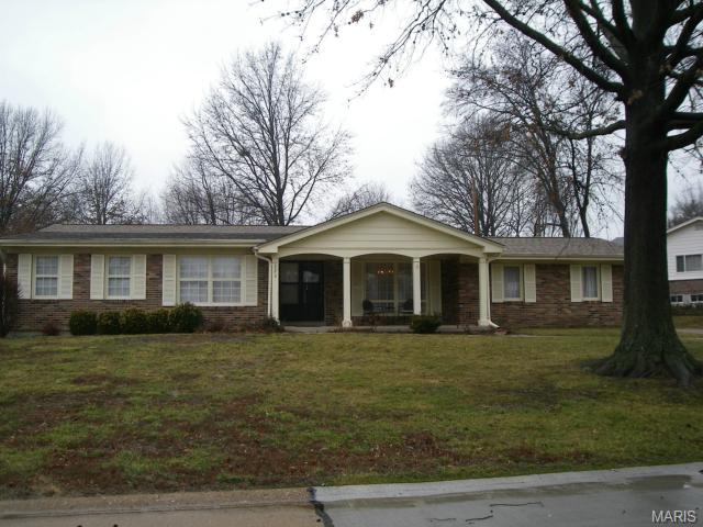 323 Chipley Cir, Ballwin, MO 63011 photo 1