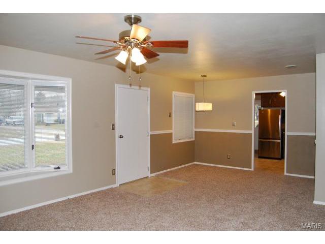 817 Crestland Dr, Ballwin, MO 63011 photo 3