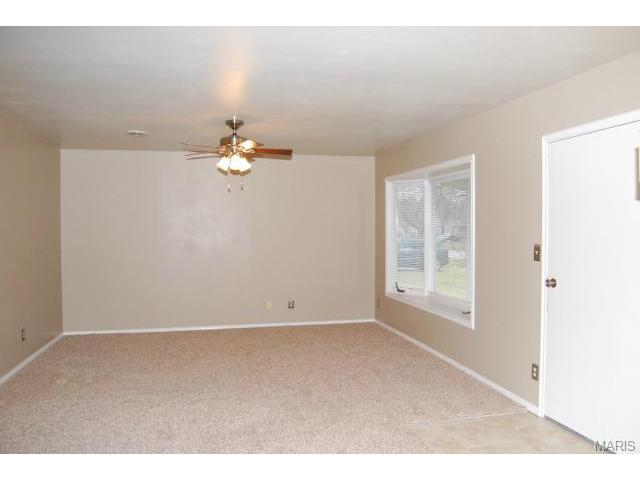 817 Crestland Dr, Ballwin, MO 63011 photo 2