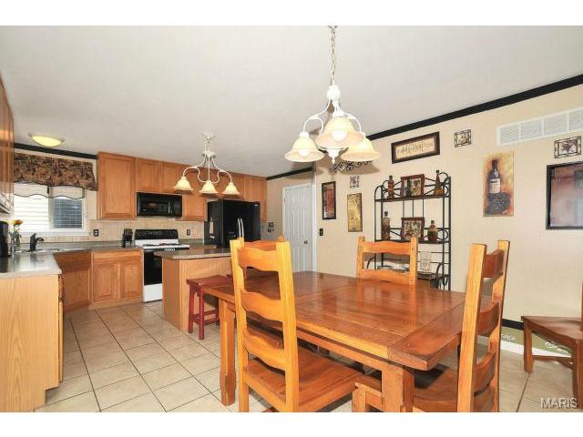 815 Emerald Oaks Ct, Eureka, MO 63025 photo 9