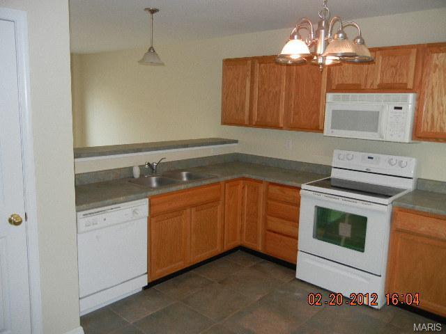 811 Brookmead Dr, O'fallon, MO 63366 photo 3