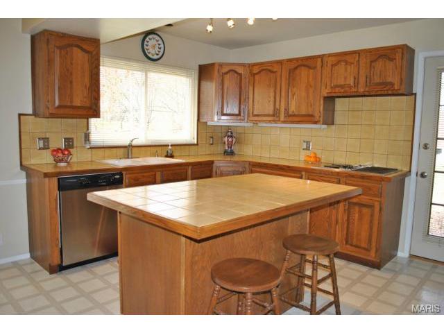 351 Elmcrest Dr, Ballwin, MO 63011 photo 11