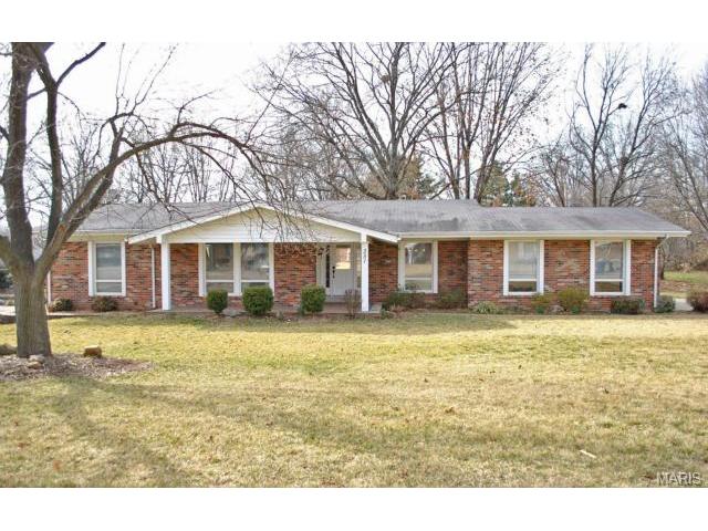 351 Elmcrest Dr, Ballwin, MO 63011 photo 1