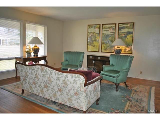 351 Elmcrest Dr, Ballwin, MO 63011 photo 2