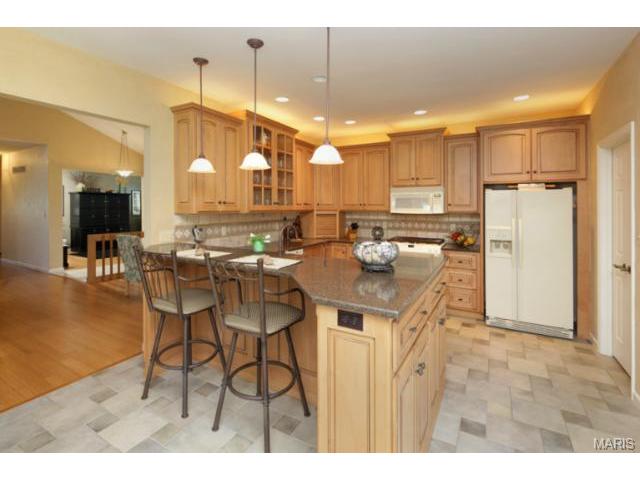 601 Arbor Glen Ct, Ballwin, MO 63021 photo 4