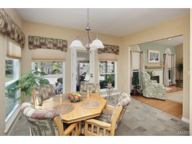 601 Arbor Glen Ct, Ballwin, MO 63021 photo 5