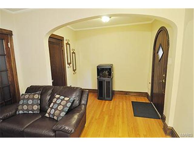 5529 Gresham Ave, Saint Louis, MO 63109 photo 2