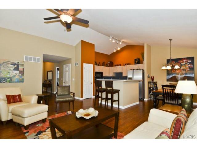 988 Shire Ln, Eureka, MO 63025 photo 9
