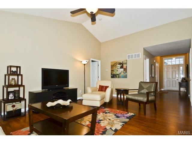 988 Shire Ln, Eureka, MO 63025 photo 4