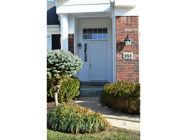 988 Shire Ln, Eureka, MO 63025 photo 2