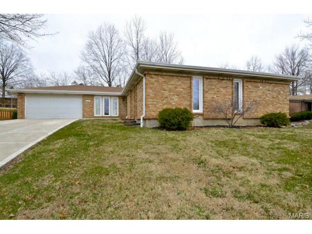 221 Monroe Mill Dr, Ballwin, MO 63011 photo 1