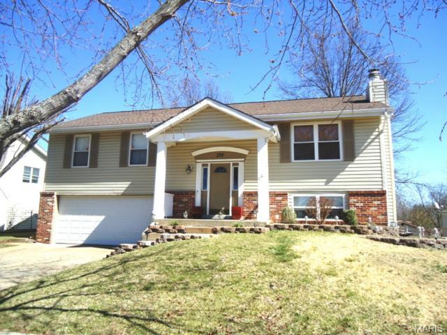 249 Valleyoak Ct, Ballwin, MO 63021 photo 2