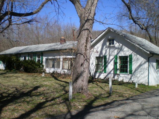 910 New Ballwin Rd, Ballwin, MO 63021 photo 3