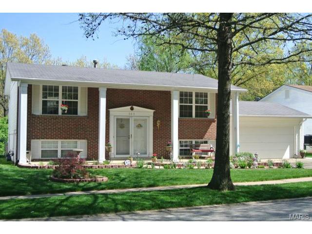 363 Towerwood Dr, Ballwin, MO 63021 photo 1