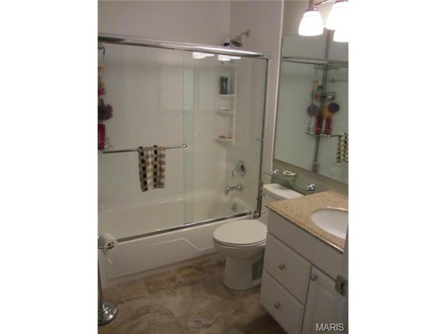 1313 Rusticview Dr, Ballwin, MO 63011 photo 9