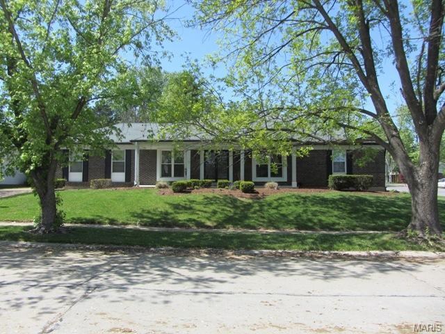 1313 Rusticview Dr, Ballwin, MO 63011 photo 1