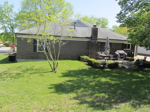 1313 Rusticview Dr, Ballwin, MO 63011 photo 2