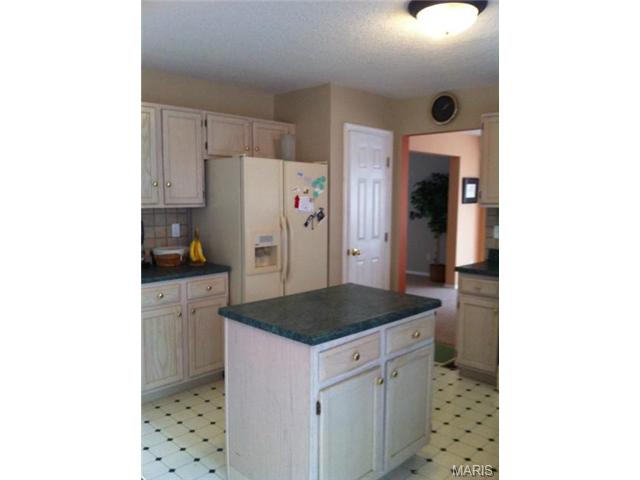 302 Sunward Dr, O'fallon, MO 63368 photo 3