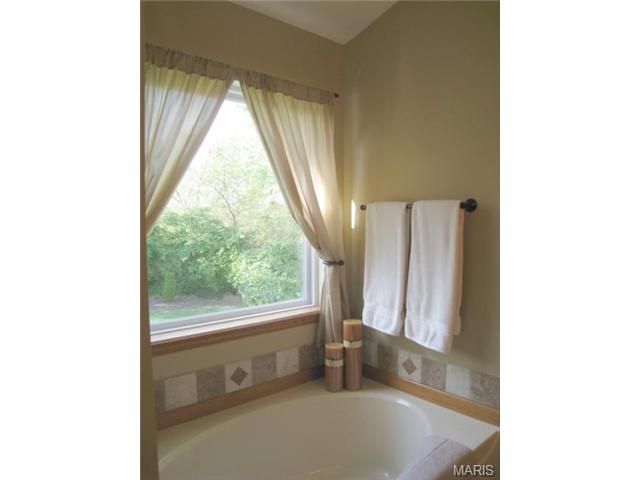 2424 Eagle Forest Dr, Saint Charles, MO 63303 photo 10